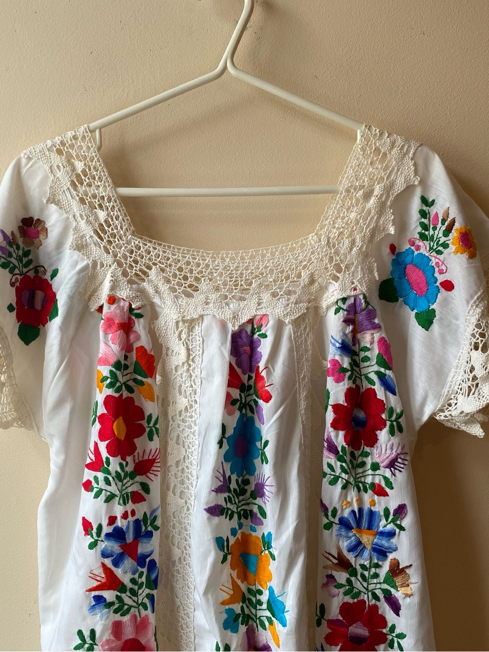 Crochet emboidered dress - Picture 5 of 11